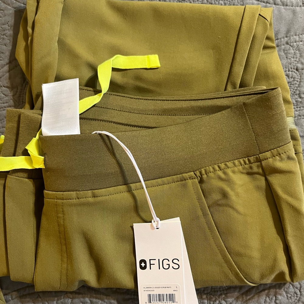 Figs Large Martini Olive Rafaela top,Large Martini Olive Zamora pants